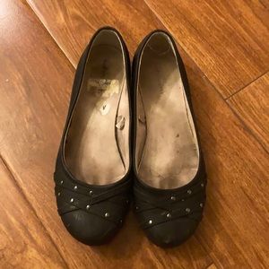 Whitemt black slip on flats.